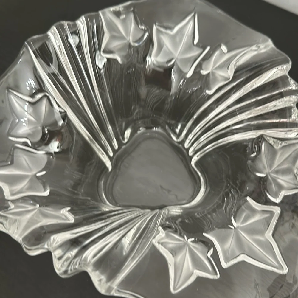 Parisian Ivy Handkerchief Frosted Leaves Vintage Bowl Mikasa